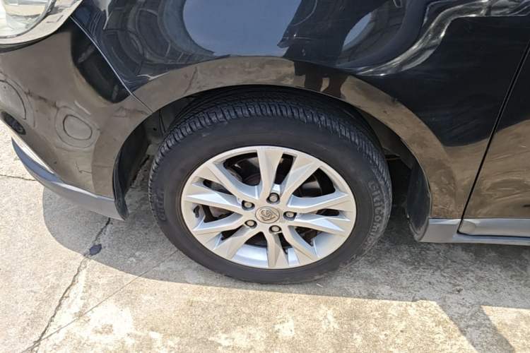 Used Baojun 730 2014 1.5L manual Comfort ESP version 7 seats Left Front Wheel Hub