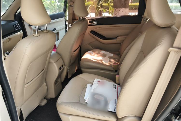 Used Baojun 730 2014 1.5L manual luxury trim 7 seats Left Rear Seat