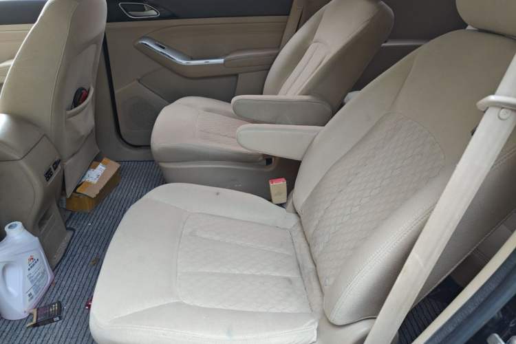 Used Baojun 730 2014 1.5L manual standard trim 7 seats Left Rear Seat