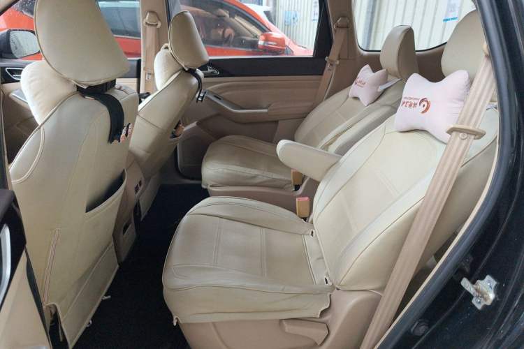Used Baojun 730 2014 1.5L manual standard trim 7 seats Left Rear Seat
