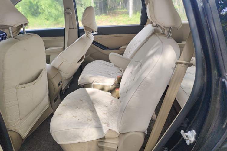 Used Baojun 730 2014 1.5L manual Comfort version 7 seats Left Rear Seat