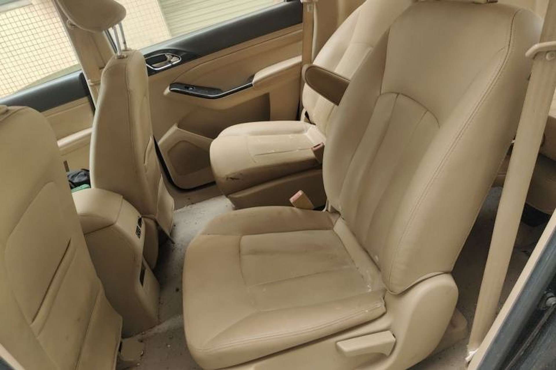 Used Baojun 730 2014 1.5L Manual Luxury Navigation ESP Version 7 Seats Left Rear Seat