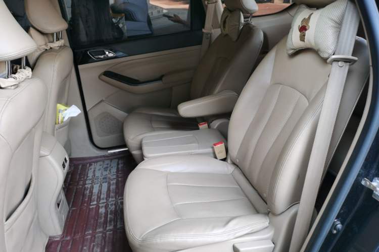 Used Baojun 730 2014 1.5L manual standard trim 7 seats Left Rear Seat