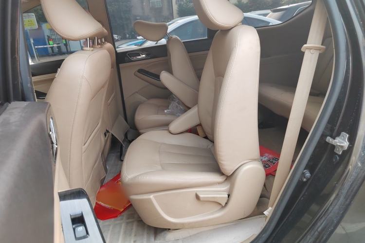 Used Baojun 730 2014 1.5L manual luxury trim 7 seats Left Rear Seat