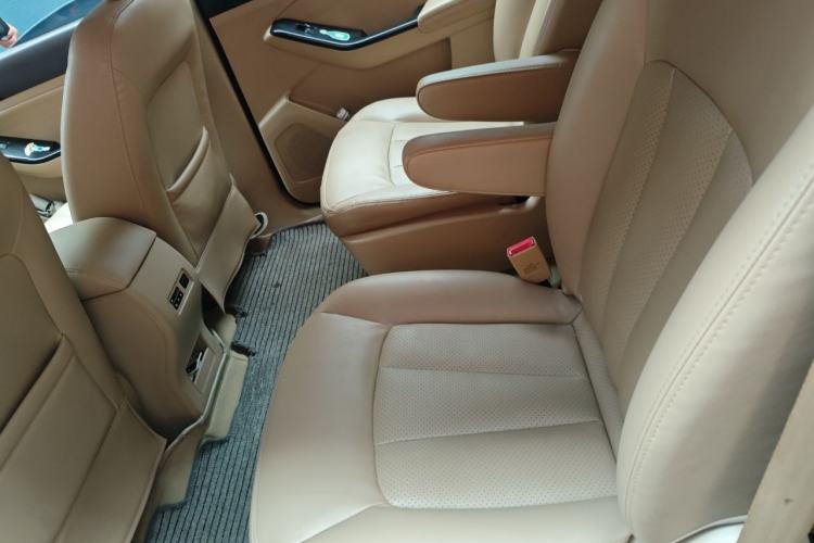 Used Baojun 730 2014 1.5L manual Comfort version 7 seats Left Rear Seat