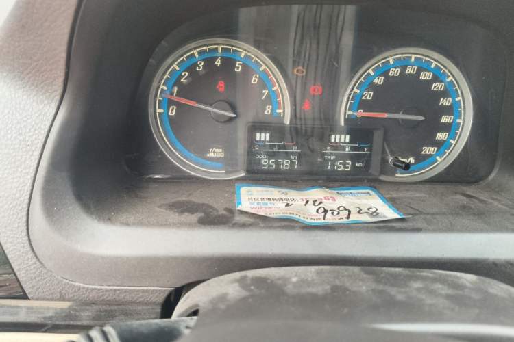 Used Baojun 730 2014 1.5L manual Comfort version 7 seats Odometer Close Up