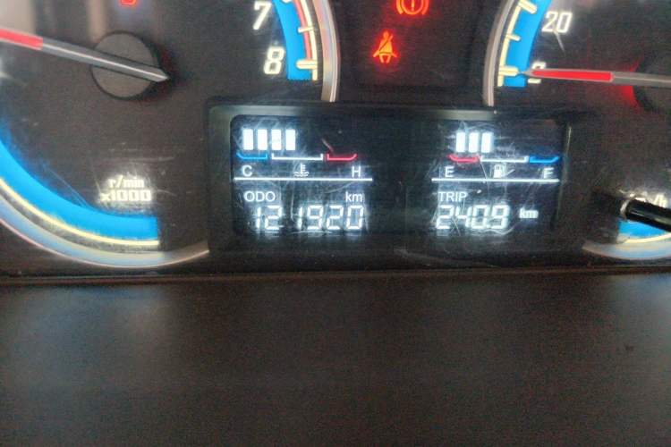 Used Baojun 730 2014 1.5L manual standard trim 7 seats Odometer Close Up