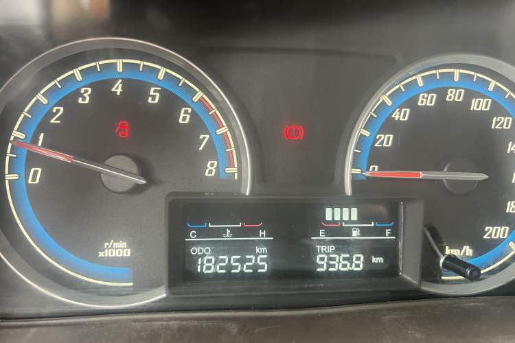 Used Baojun 730 2014 1.5L Manual Luxury Navigation ESP Version 7 Seats Odometer Close Up