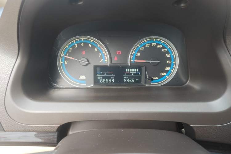 Used Baojun 730 2014 1.5L manual Comfort ESP version 7 seats Odometer Close Up