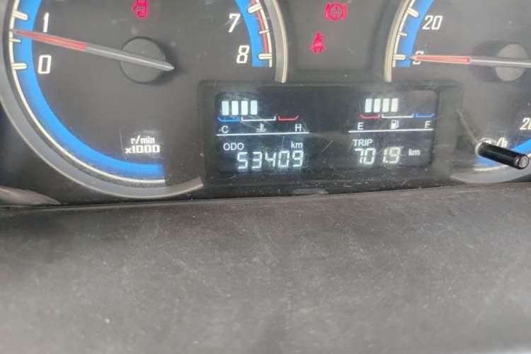 Used Baojun 730 2014 1.5L manual Comfort version 7 seats Odometer Close Up