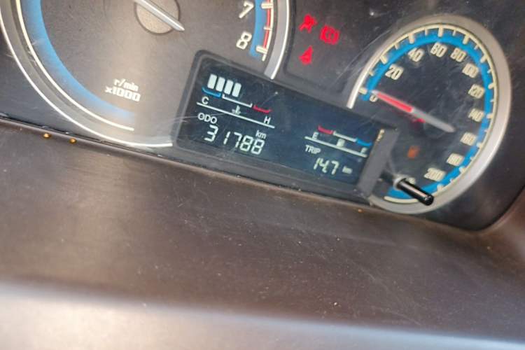 Used Baojun 730 2014 1.5L manual Comfort version 7 seats Odometer Close Up