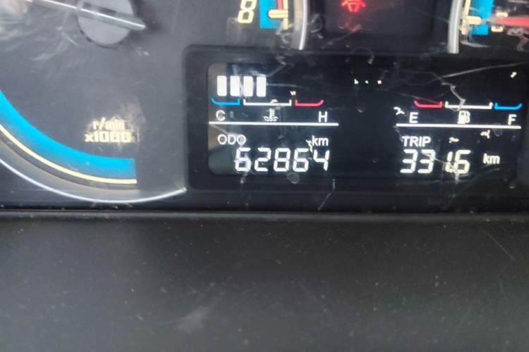 Used Baojun 730 2014 1.5L manual Comfort version 7 seats Odometer Close Up