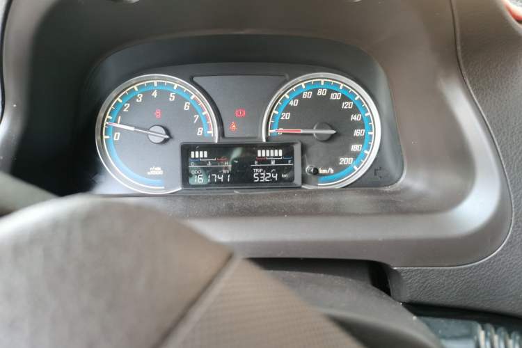 Used Baojun 730 2014 1.5L manual standard trim 7 seats Odometer Close Up