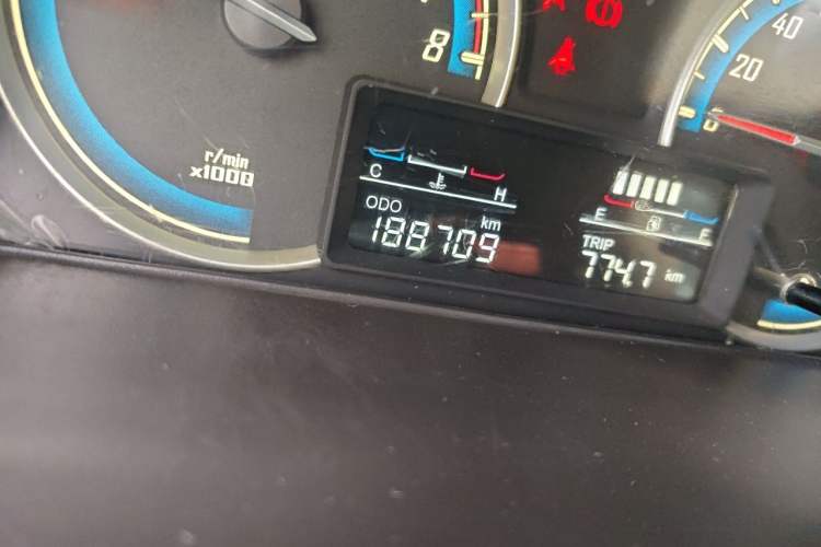 Used Baojun 730 2014 1.5L manual Comfort version 7 seats Odometer Close Up