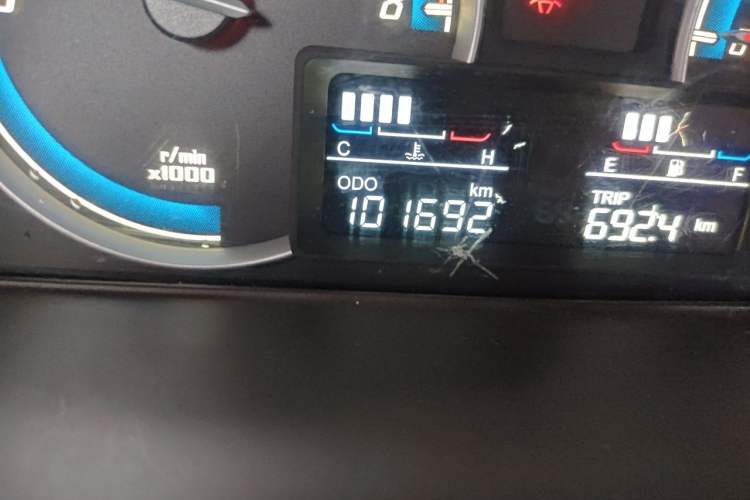 Used Baojun 730 2014 1.5L manual Comfort ESP version 7 seats Odometer Close Up