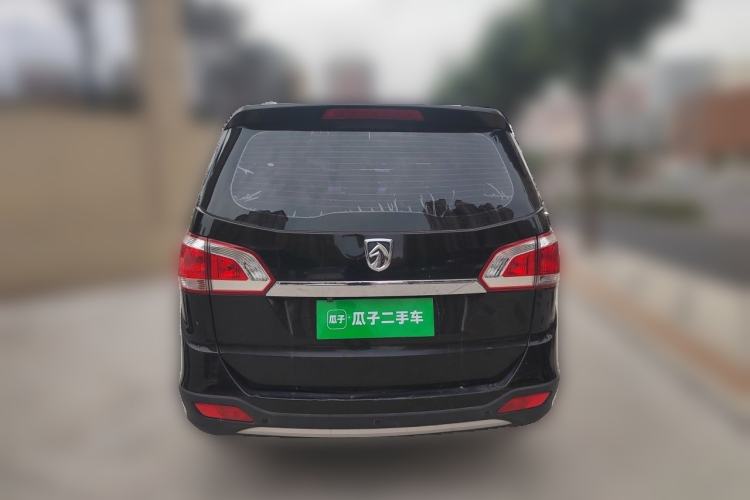 Used Baojun 730 2014 1.5L manual standard version 5 seats Rear