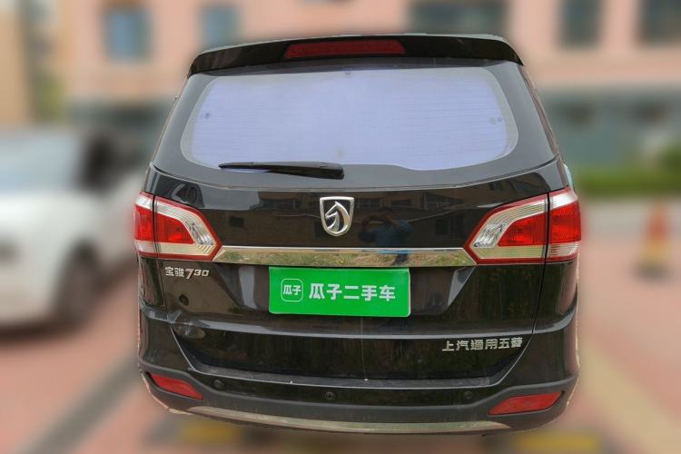 Used Baojun 730 2014 1.5L manual Comfort version 7 seats Rear