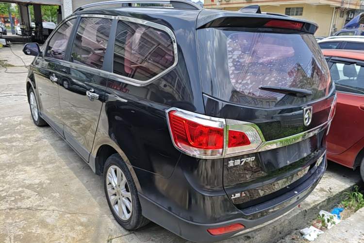 Used Baojun 730 2014 1.5L manual Comfort ESP version 7 seats Rear Left 45 Deg