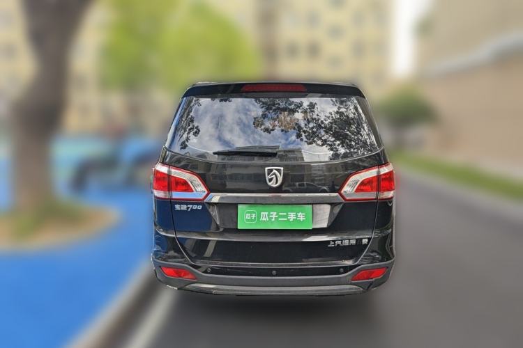 Used Baojun 730 2014 1.5L manual Comfort version 7 seats Rear
