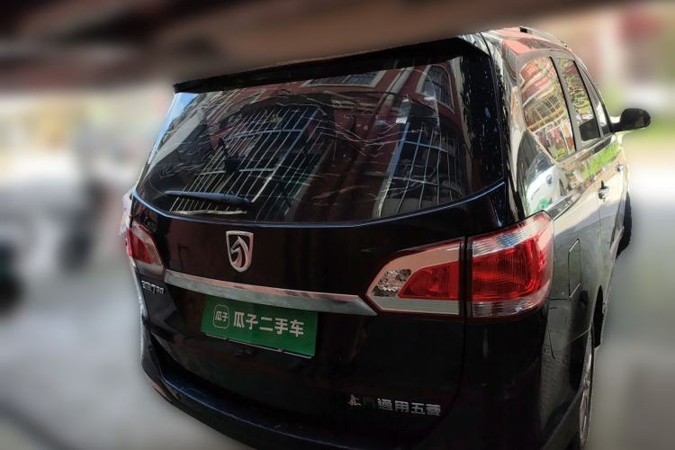 Used Baojun 730 2014 1.5L manual Comfort version 7 seats Rear