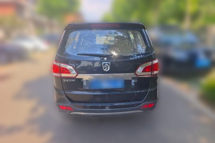 Used Baojun 730 2014 1.5L manual Comfort version 7 seats Rear