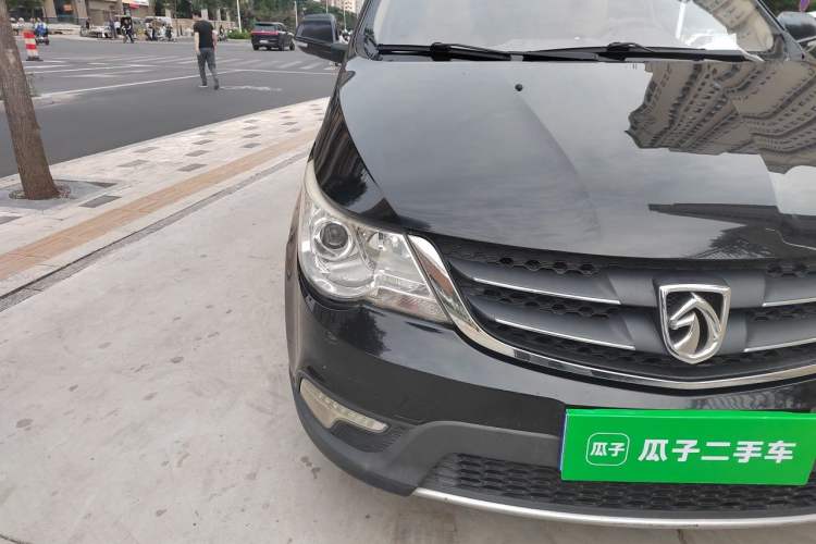 Used Baojun 730 2014 1.5L manual standard version 5 seats Right Front Headlight