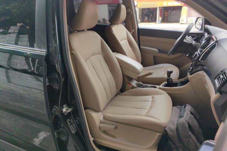Used Baojun 730 2014 1.5L Manual Luxury Navigation ESP Version 7 Seats Right Front Seat