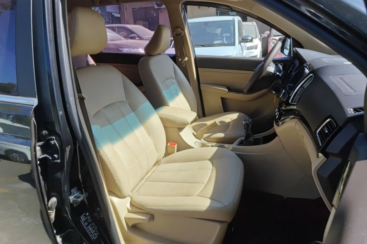 Used Baojun 730 2014 1.5L manual Comfort ESP version 7 seats Right Front Seat