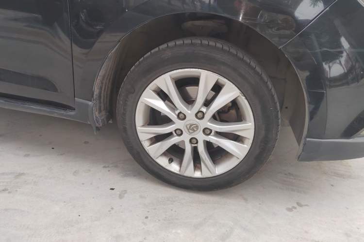 Used Baojun 730 2014 1.5L manual standard version 5 seats Right Front Wheel Hub