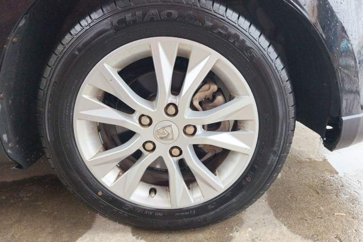 Used Baojun 730 2014 1.5L manual standard trim 7 seats Right Front Wheel Hub