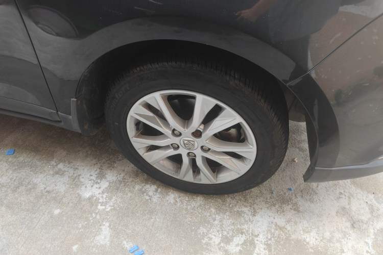 Used Baojun 730 2014 1.5L manual Comfort ESP version 7 seats Right Front Wheel Hub