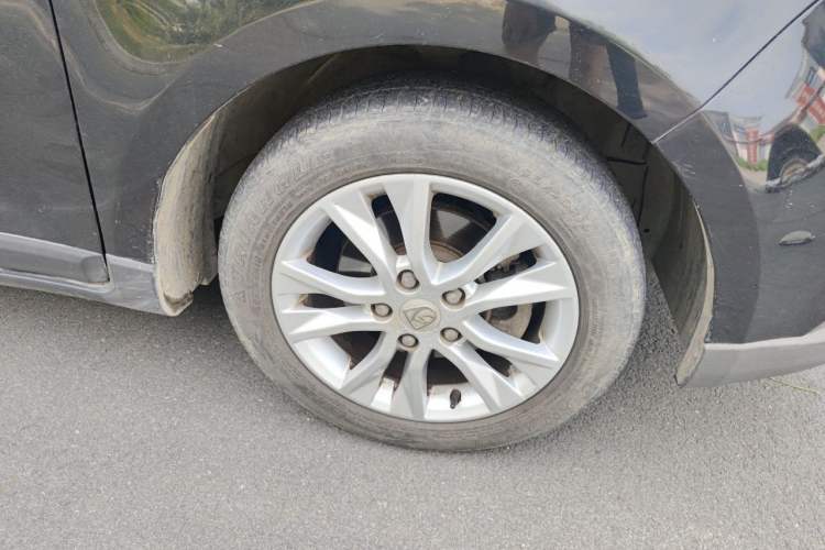 Used Baojun 730 2014 1.5L manual Comfort version 7 seats Right Front Wheel Hub