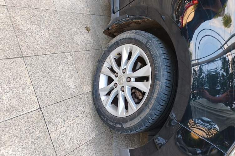 Used Baojun 730 2014 1.5L manual Comfort version 7 seats Right Front Wheel Hub