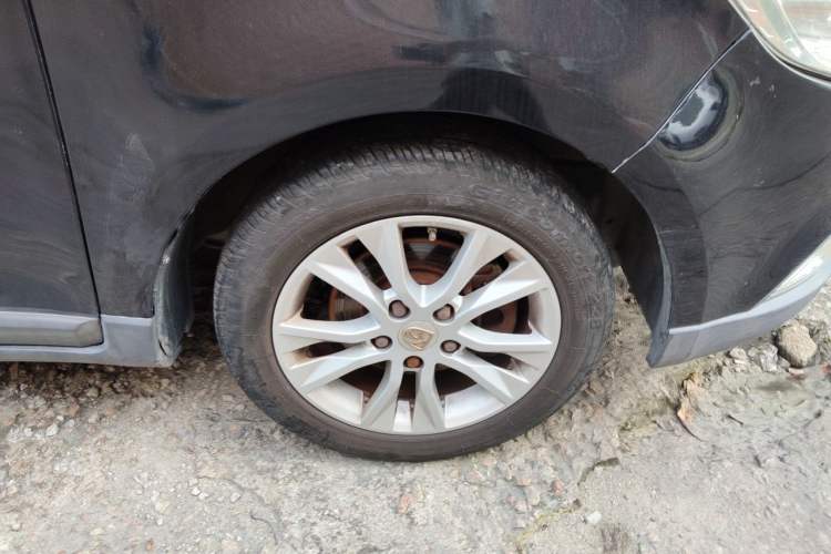 Used Baojun 730 2014 1.5L manual Comfort version 7 seats Right Front Wheel Hub