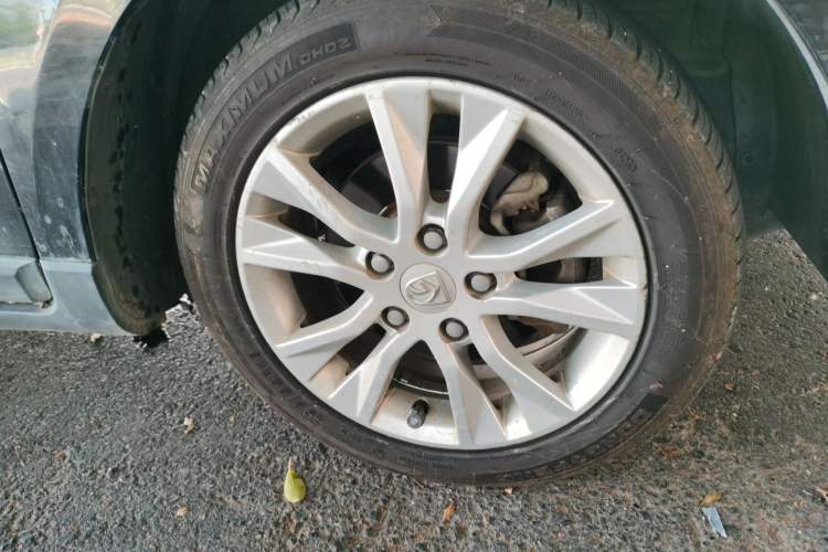 Used Baojun 730 2014 1.5L manual standard trim 7 seats Right Front Wheel Hub