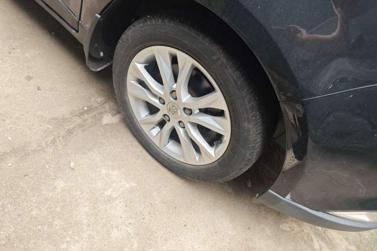 Used Baojun 730 2014 1.5L manual Comfort version 7 seats Right Front Wheel Hub