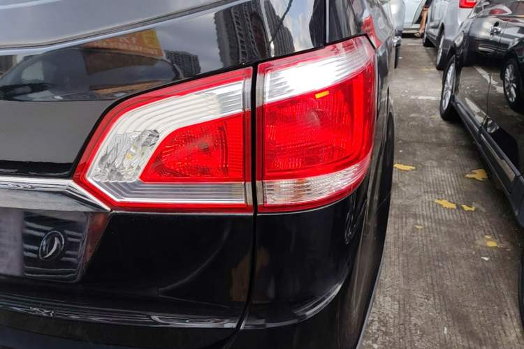 Used Baojun 730 2014 1.5L manual Comfort ESP version 7 seats Right Rear Taillight