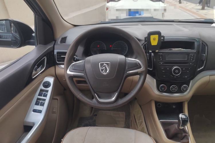 Used Baojun 730 2014 1.5L manual standard version 5 seats Steering Wheel