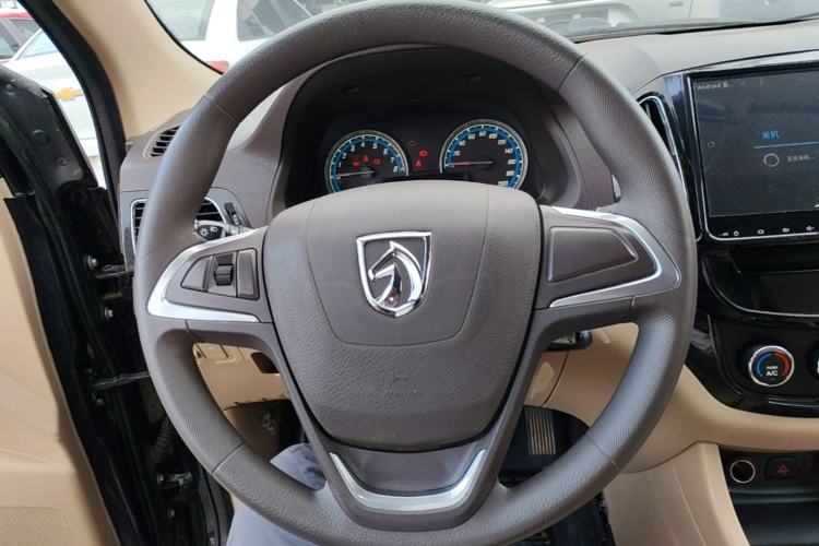 Used Baojun 730 2014 1.5L manual Comfort ESP version 7 seats Steering Wheel