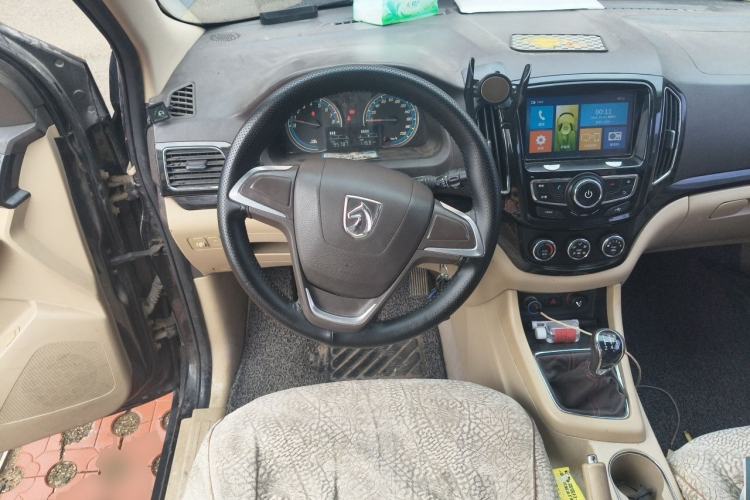 Used Baojun 730 2014 1.5L manual Comfort version 7 seats Steering Wheel