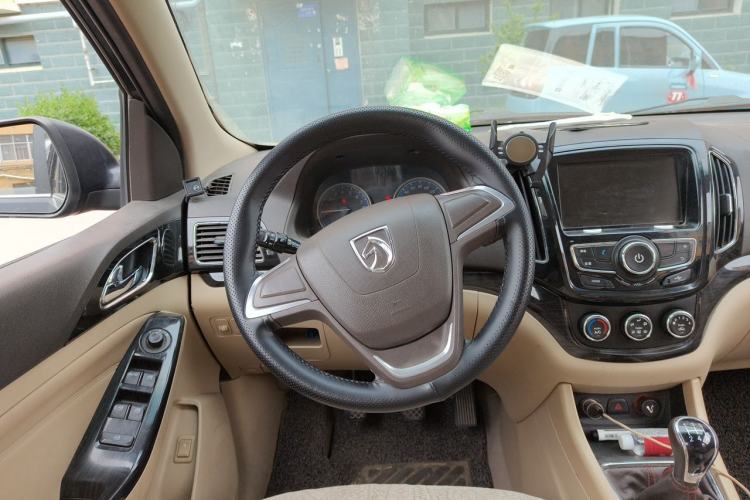 Used Baojun 730 2014 1.5L manual Comfort version 7 seats Steering Wheel