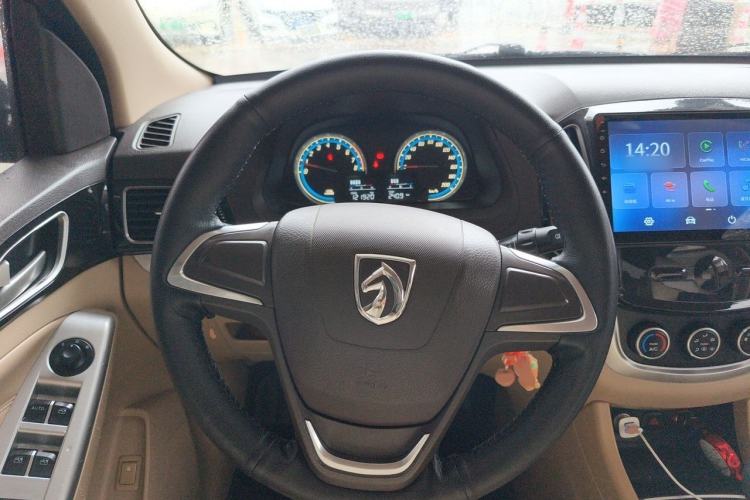 Used Baojun 730 2014 1.5L manual standard trim 7 seats Steering Wheel