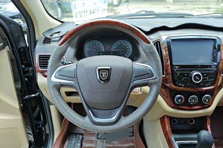 Used Baojun 730 2014 1.5L manual Comfort ESP version 7 seats Steering Wheel