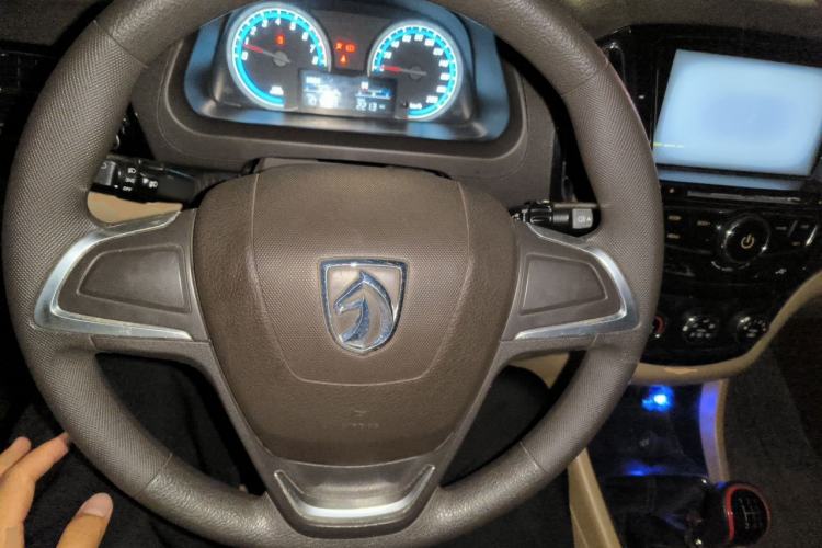 Used Baojun 730 2014 1.5L manual Comfort ESP version 7 seats Steering Wheel