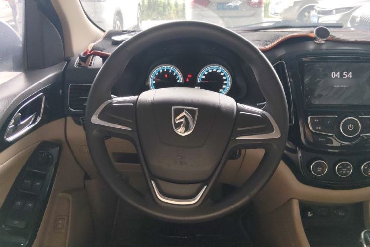 Used Baojun 730 2014 1.8L manual Comfort trim 7-seater Steering Wheel