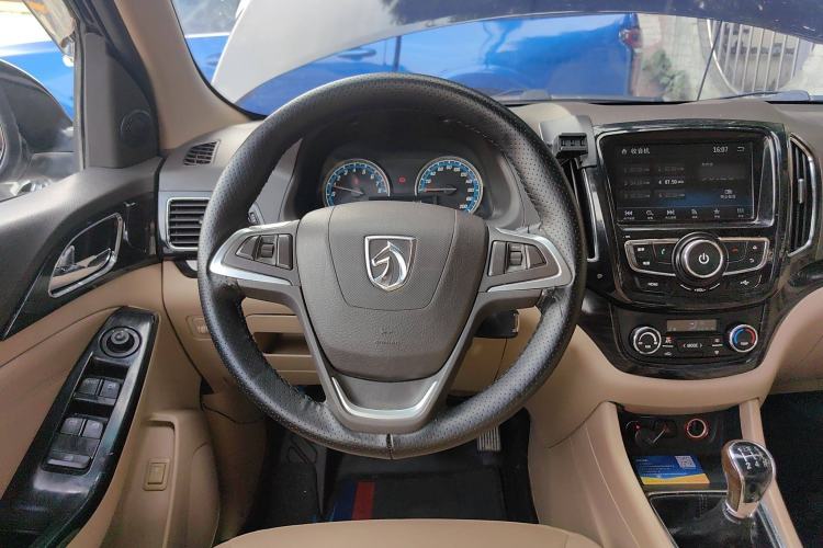 Used Baojun 730 2014 1.5L Manual Luxury Navigation ESP Version 7 Seats Steering Wheel