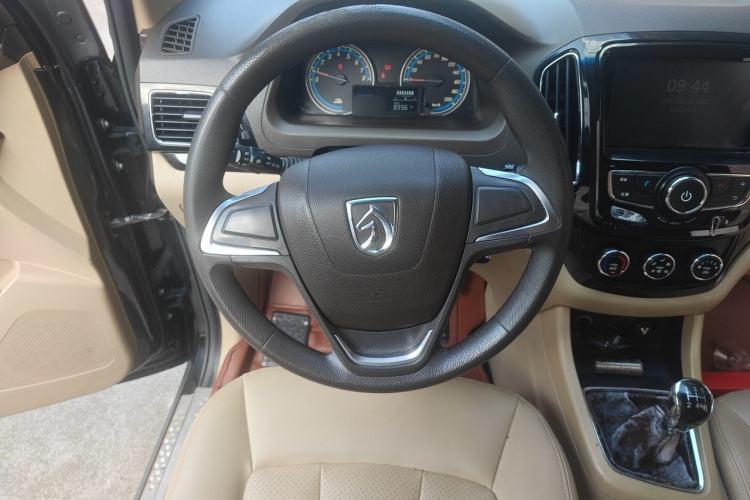 Used Baojun 730 2014 1.5L manual Comfort ESP version 7 seats Steering Wheel