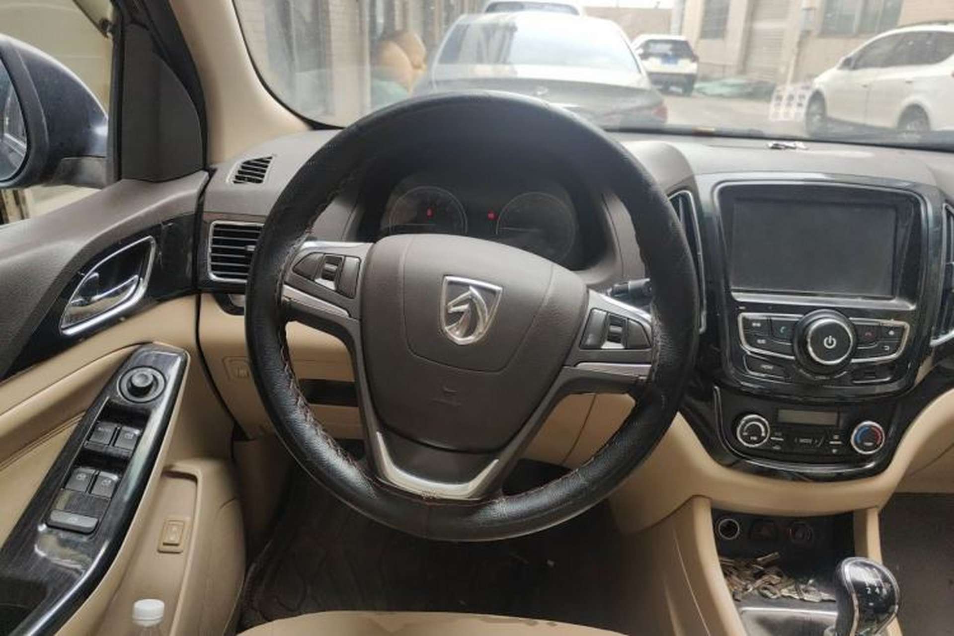 Used Baojun 730 2014 1.5L Manual Luxury Navigation ESP Version 7 Seats Steering Wheel