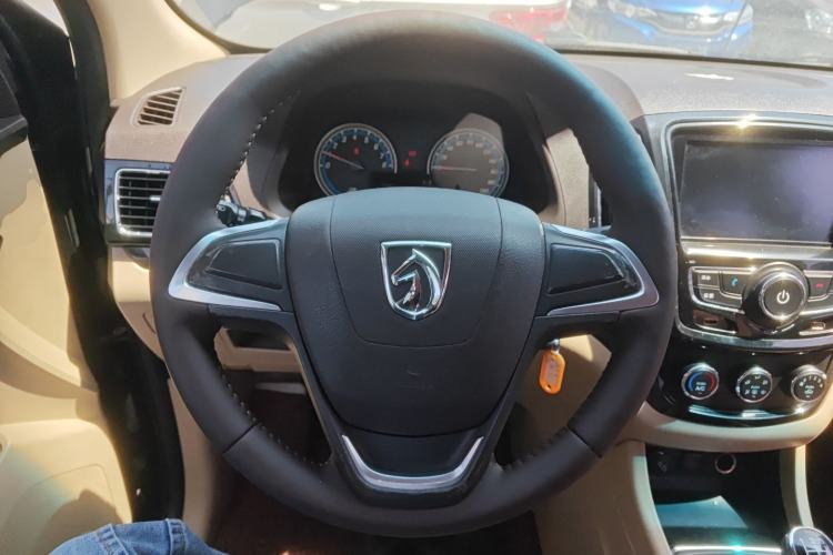Used Baojun 730 2014 1.5L manual Comfort ESP version 7 seats Steering Wheel