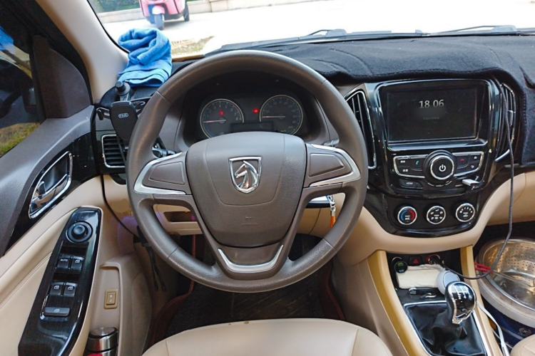 Used Baojun 730 2014 1.5L manual Comfort version 7 seats Steering Wheel